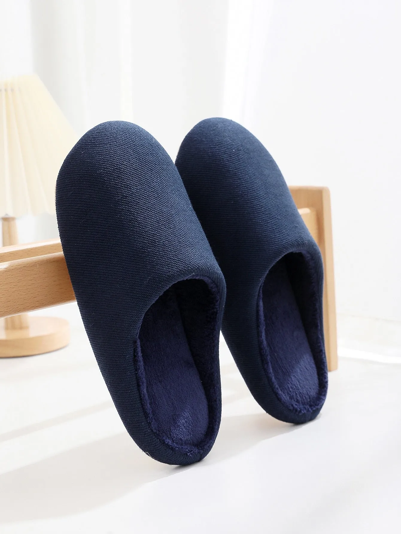 Men Round Toe Slip On Slippers, Minimalist Polyester Bedroom Slippers