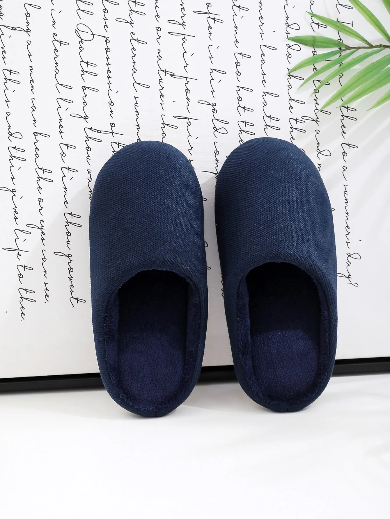 Men Round Toe Slip On Slippers, Minimalist Polyester Bedroom Slippers