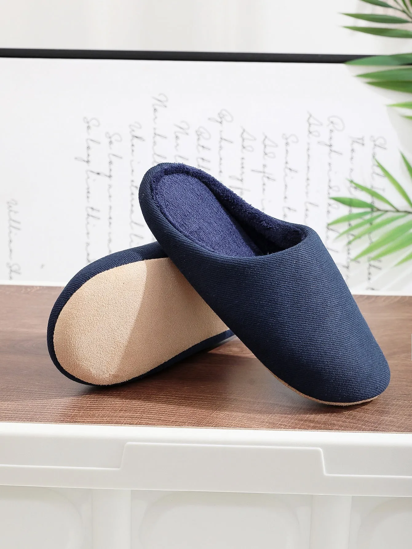 Men Round Toe Slip On Slippers, Minimalist Polyester Bedroom Slippers