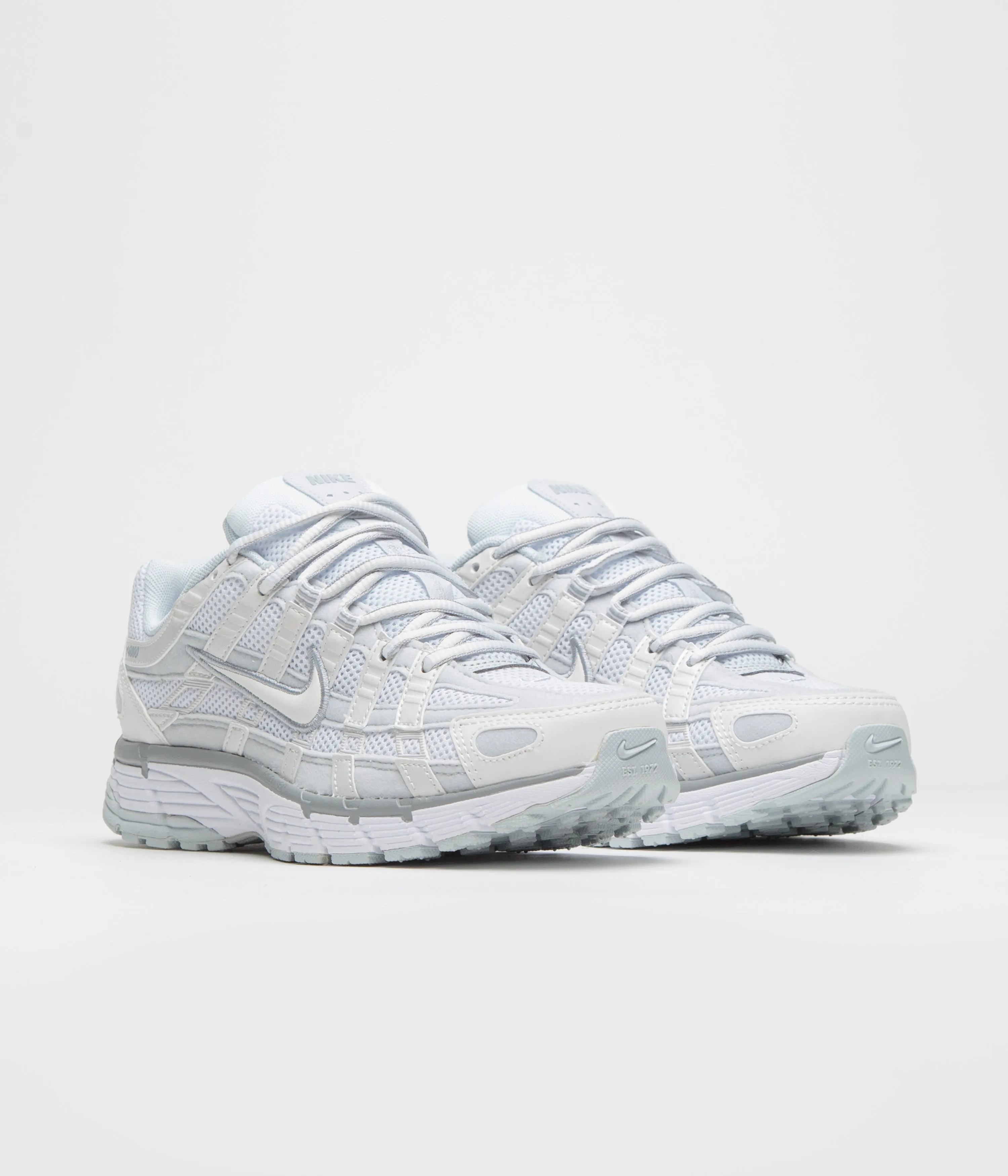 Nike Womens P-6000 Shoes - Metallic Summit White / White - Pure Platinum