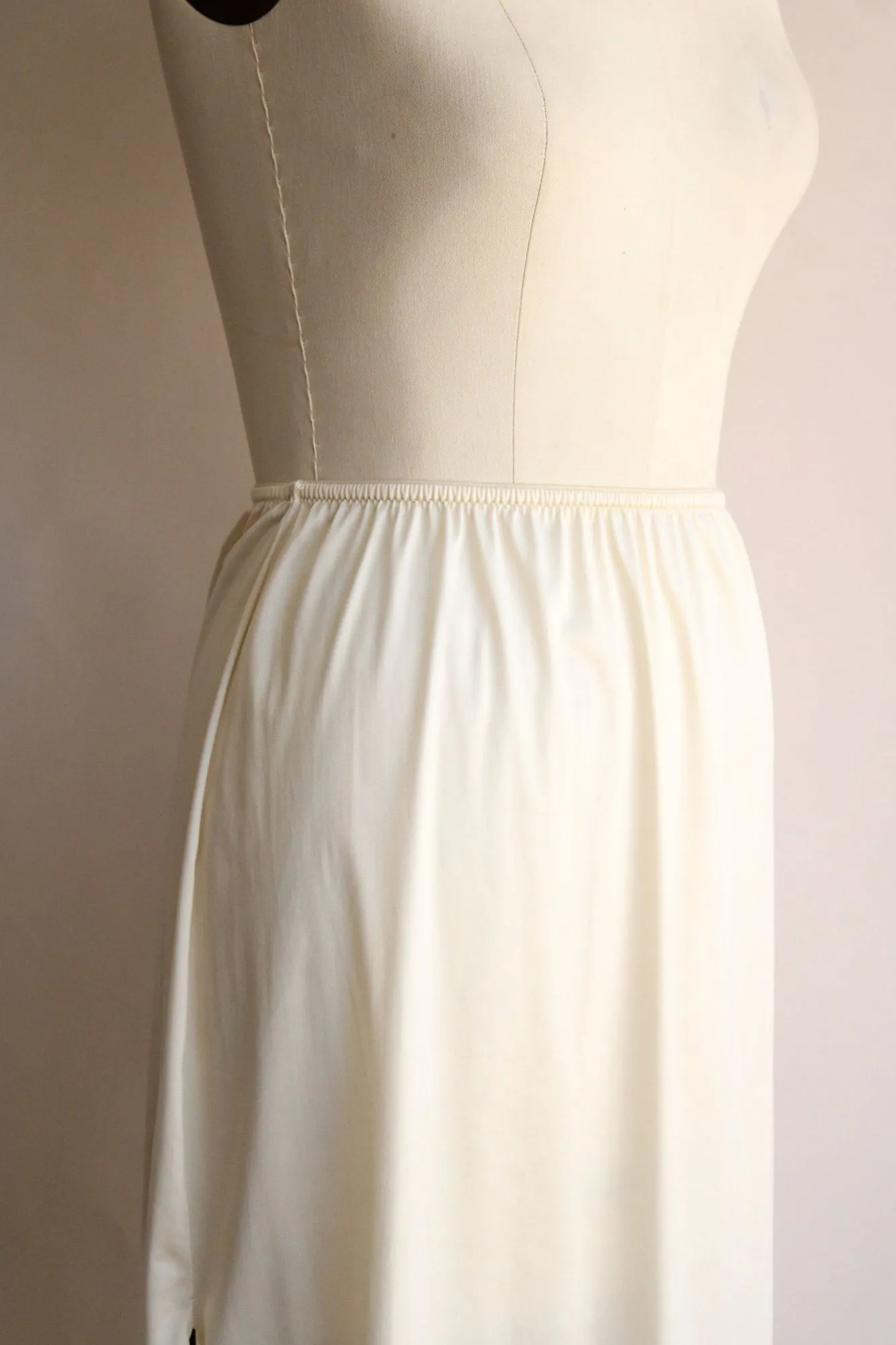 Vintage 1970s 1980s Wonder Maid Ivory Nylon Half Slip