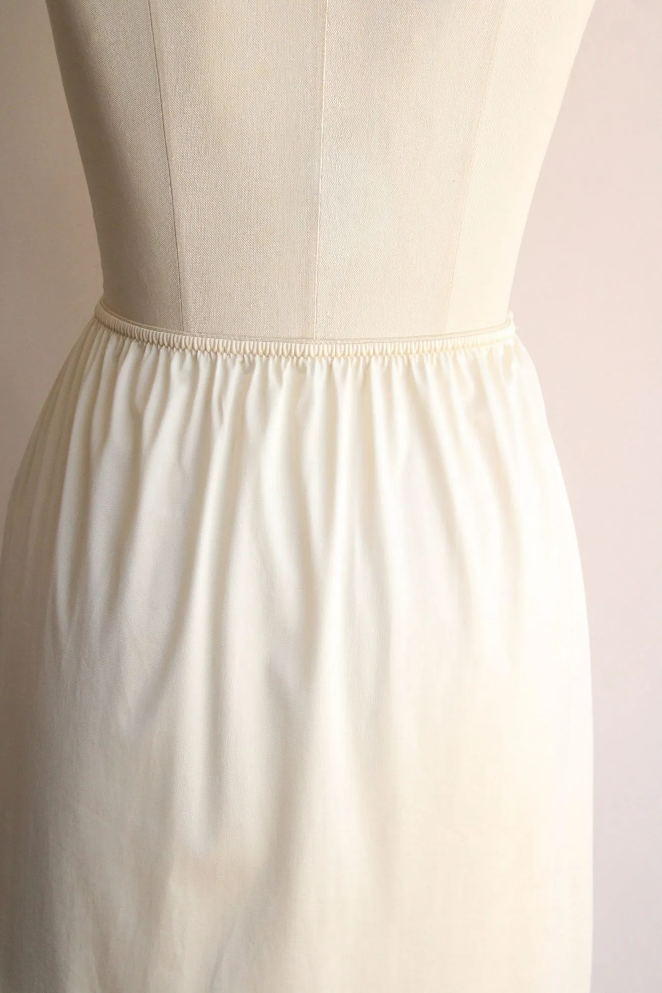 Vintage 1970s 1980s Wonder Maid Ivory Nylon Half Slip