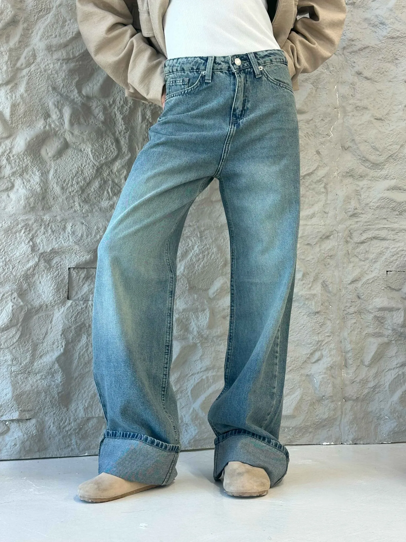 Wide Leg - Vintage Roll Ups Hems Jeans.