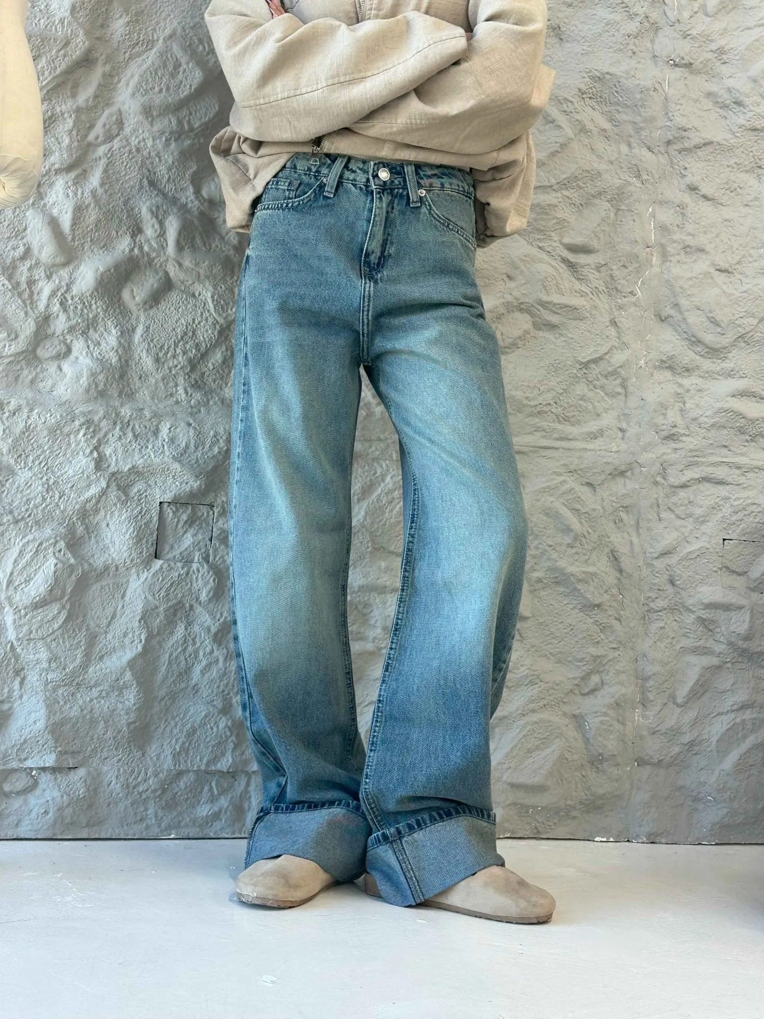 Wide Leg - Vintage Roll Ups Hems Jeans.